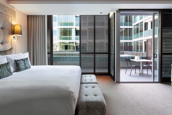 luxury-room-with-balcony
